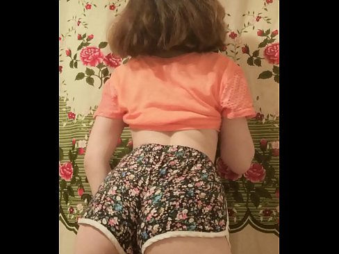 ❤️ Sexy junges Babe zieht ihre Shorts vor der Kamera aus ❤ Just porn bei uns