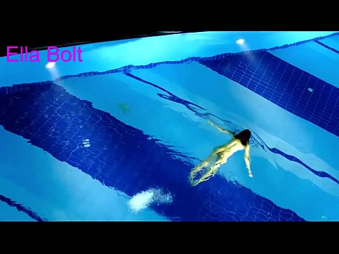 ❤️ Ich kann nicht aufhören zuzusehen, junge Blondine beim Nacktschwimmen im Pool des ELLA BOLT Resorts erwischt ❤ Just porn bei uns
