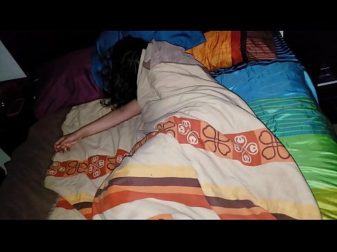 ❤️ Stiefsohn beschimpft seine junge Stiefmutter, während sie schläft. ❤ Just porn bei uns